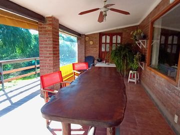 Venta - Casa de Categoría en Villa Los Aromos