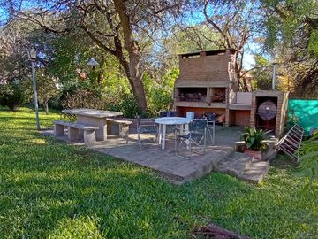 Venta - Casa de Categoría en Villa Los Aromos