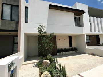 CASA EN CAÑADAS DEL ARROYO, CORREGIDORA, QUERETARO