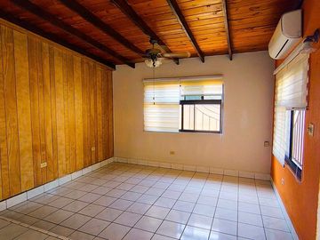 Venta de Casa céntrica, 1 nivel, Fracc. Valle Verde
