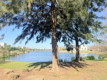 Casa en venta y alquiler anual al lago de 6 ambientes en El Canton  Islas