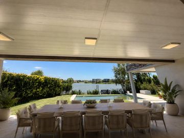 Casa en venta y alquiler anual al lago de 6 ambientes en El Canton  Islas