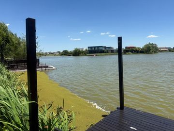 Casa en venta y alquiler anual al lago de 6 ambientes en El Canton  Islas