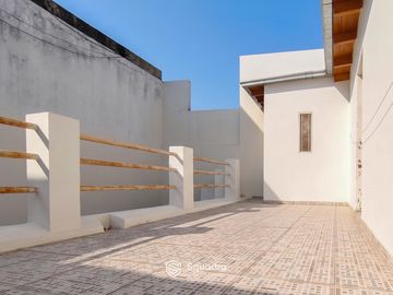 VENTA | PERMUTA - Casa desarrollada en 2 plantas con cochera, patio y terraza - Tablada, Rosario.