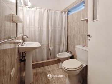 VENTA | PERMUTA - Casa desarrollada en 2 plantas con cochera, patio y terraza - Tablada, Rosario.