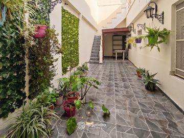 VENTA | PERMUTA - Casa desarrollada en 2 plantas con cochera, patio y terraza - Tablada, Rosario.
