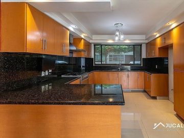 Casa en venta en coto con alberca en Av. Aviación, Solares,  Zapopan, Jalisco