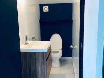 Casa Remodelada en Venta en Ciudad Satélite, Naucalpan