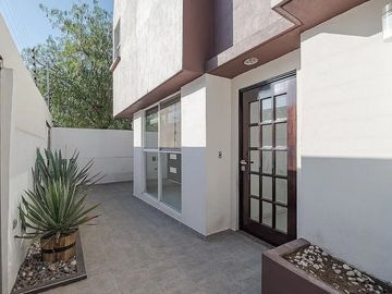 Casa Remodelada en Venta en Ciudad Satélite, Naucalpan