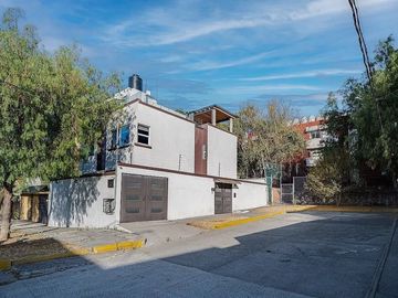 Casa Remodelada en Venta en Ciudad Satélite, Naucalpan