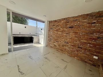 Casa Remodelada en Venta en Ciudad Satélite, Naucalpan