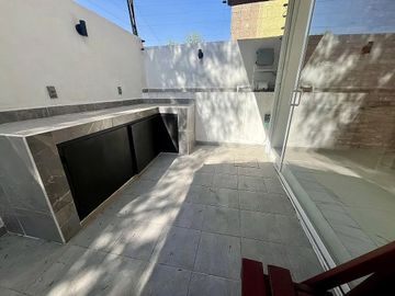 Casa Remodelada en Venta en Ciudad Satélite, Naucalpan