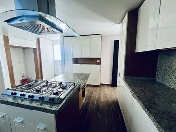 Casa Remodelada en Venta en Ciudad Satélite, Naucalpan