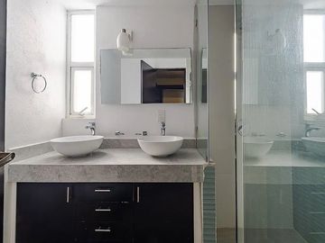 Casa Remodelada en Venta en Ciudad Satélite, Naucalpan