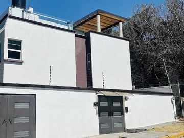 Casa Remodelada en Venta en Ciudad Satélite, Naucalpan