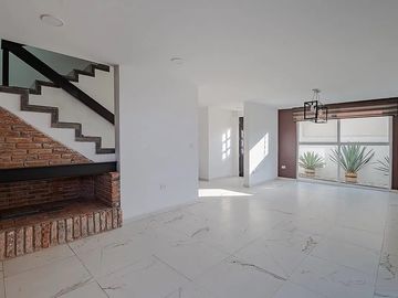 Casa Remodelada en Venta en Ciudad Satélite, Naucalpan