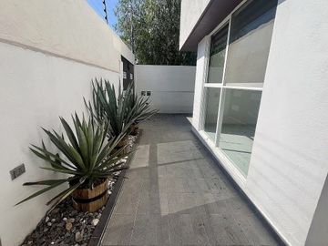 Casa Remodelada en Venta en Ciudad Satélite, Naucalpan