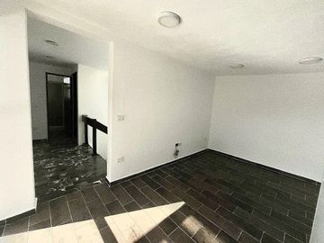 Casa Remodelada en Venta en Ciudad Satélite, Naucalpan