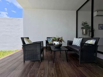 GRAND MURE EN ESQUINA, PANELES SOLARES + ALBERCA +3 HABTS, NORTE DE MÉRIDA