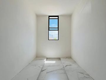 GRAND MURE EN ESQUINA, PANELES SOLARES + ALBERCA +3 HABTS, NORTE DE MÉRIDA