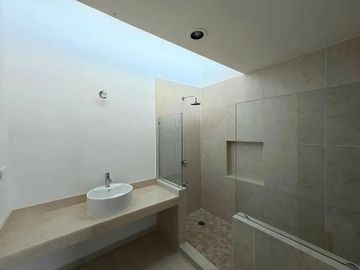 GRAND MURE EN ESQUINA, PANELES SOLARES + ALBERCA +3 HABTS, NORTE DE MÉRIDA