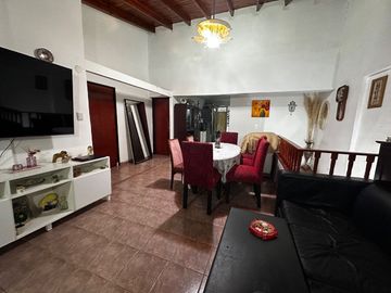 ALQUILER  PH 3 AMBIENTES MORON CON PATIO Y BALCON