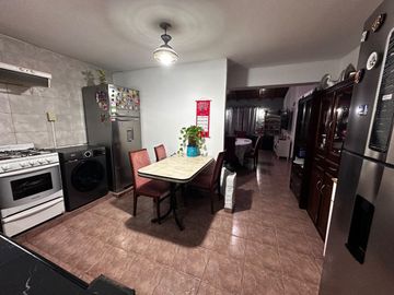 ALQUILER  PH 3 AMBIENTES MORON CON PATIO Y BALCON