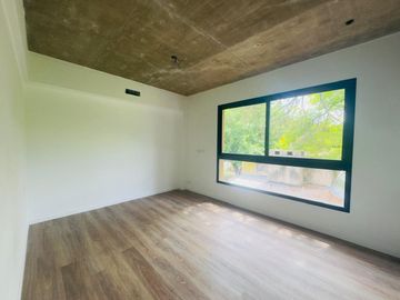 CASA VENTA TRES AMBIENTES PARQUE LELOIR COCHERA