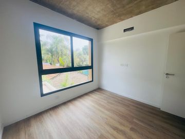 CASA VENTA TRES AMBIENTES PARQUE LELOIR COCHERA