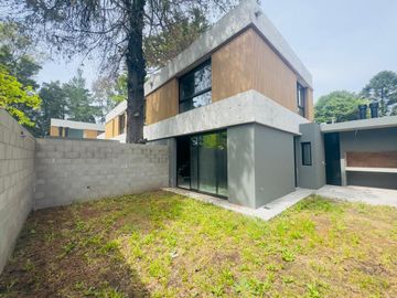 CASA VENTA TRES AMBIENTES PARQUE LELOIR COCHERA