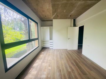 CASA VENTA TRES AMBIENTES PARQUE LELOIR COCHERA