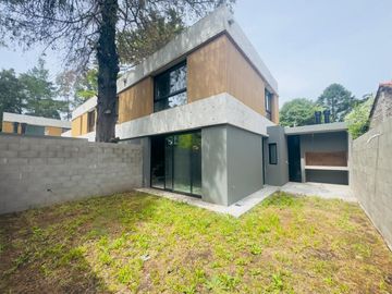 CASA VENTA TRES AMBIENTES PARQUE LELOIR COCHERA