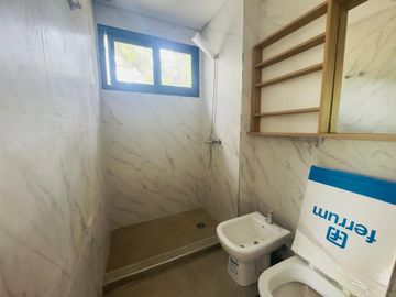 CASA VENTA TRES AMBIENTES PARQUE LELOIR COCHERA