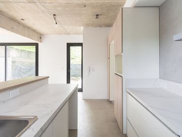 VENTA CASA TRES AMBIENTES PARQUE LELOIR A ESTRENAR