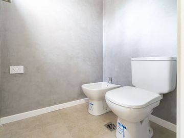 VENTA CASA TRES AMBIENTES PARQUE LELOIR A ESTRENAR