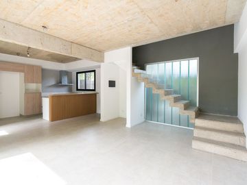 VENTA CASA TRES AMBIENTES PARQUE LELOIR A ESTRENAR