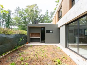 VENTA CASA TRES AMBIENTES PARQUE LELOIR A ESTRENAR