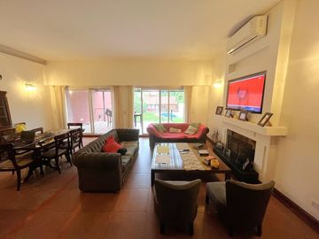 VENTA CHALET EN PUNTA CHICA,   PALACIO SANT SOUCI