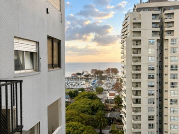 Monoambiente con vista al río y balcón