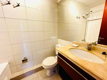 Departamento en arriendo c/ estacionamiento en Barrio El Golf