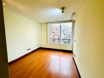 Departamento en arriendo c/ estacionamiento en Barrio El Golf