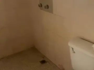 BUENOS AIRES. CASA DE 2 PLANTAS. DE OPORTUNIDAD.