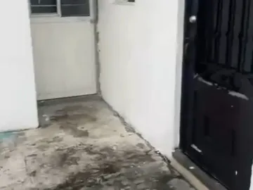 BUENOS AIRES. CASA DE 2 PLANTAS. DE OPORTUNIDAD.