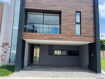 CASA EN VENTA EN LOMAS DE ANGELÓPOLIS