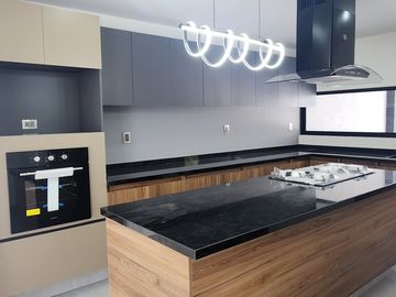 CASA EN VENTA EN LOMAS DE ANGELÓPOLIS