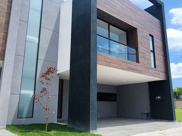 CASA EN VENTA EN LOMAS DE ANGELÓPOLIS