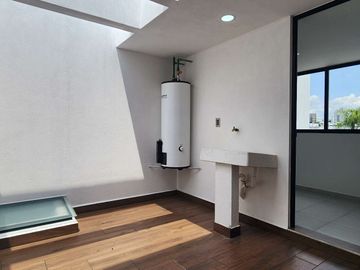 CASA EN VENTA EN LOMAS DE ANGELÓPOLIS