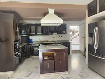 CASA EN VENTA EN ZAVALETA