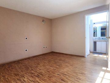 CASA EN VENTA EN ZAVALETA