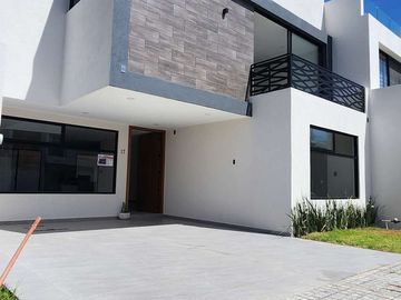 CASA EN VENTA EN LOMAS DE ANGELÓPOLIS